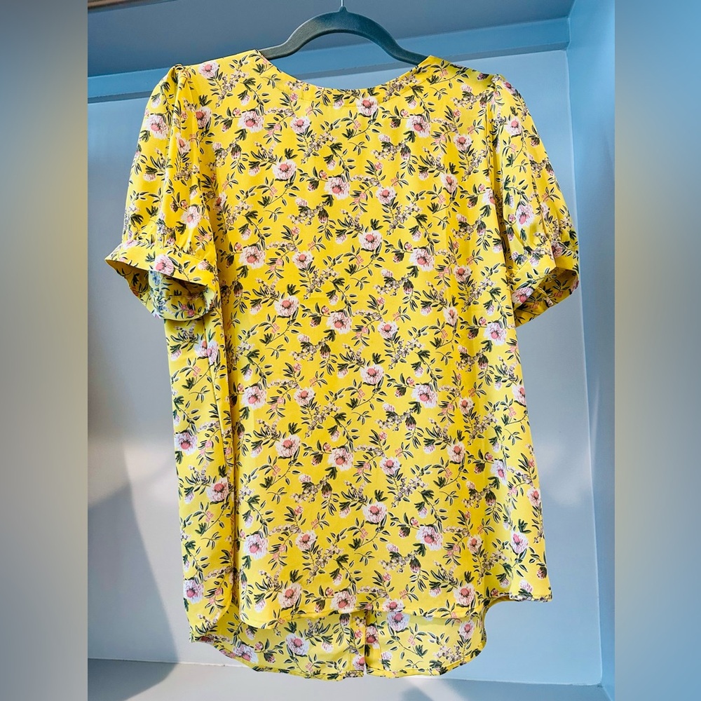 LOFT short sleeved blouse